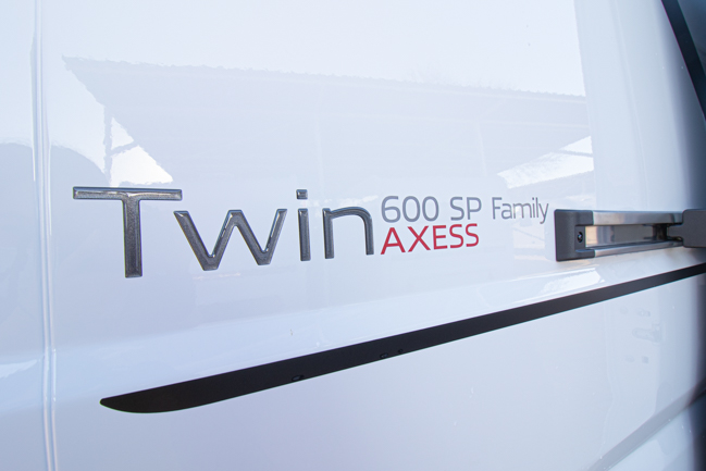 Adria Twin 600 SPT Family Axess full