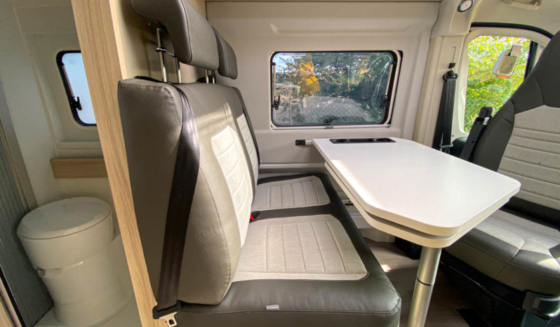 Adria Twin Plus 600 SPB lleno