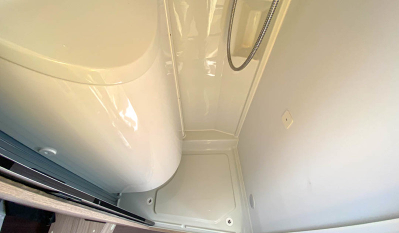 Adria Twin Plus 600 SPB lleno