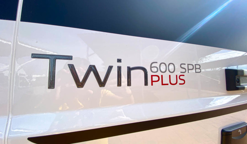 Adria Twin Plus 600 SPB lleno