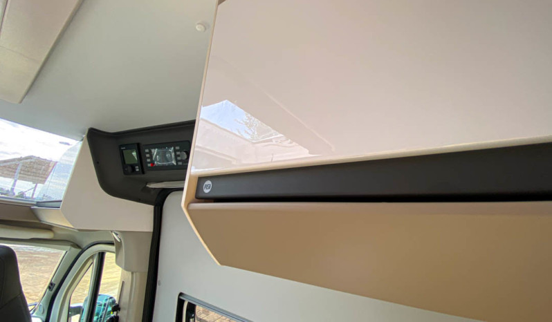 Adria Twin Plus 600 SPB lleno