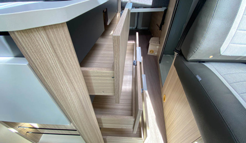 Adria Twin Plus 600 SPB lleno