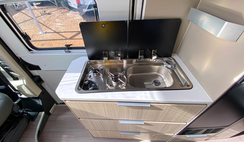 Adria Twin Plus 600 SPB lleno